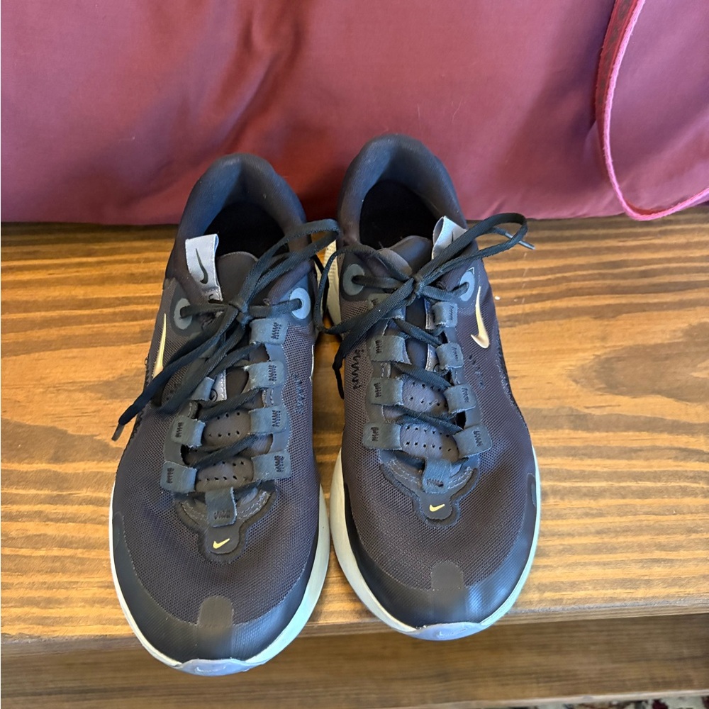 Nike Men's Black and White Sneakers